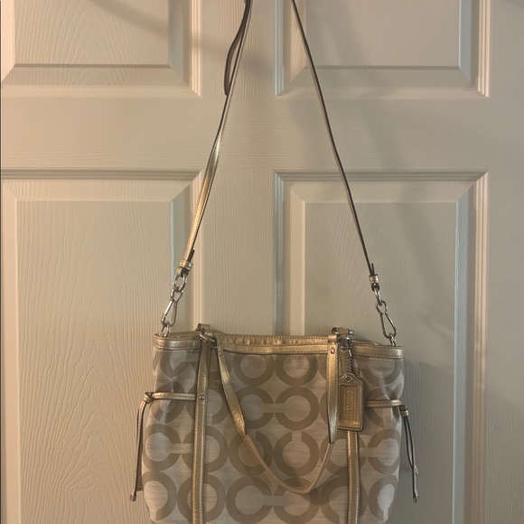 Authentic cross body/shoulder Coach purse. - Picture 6 of 13